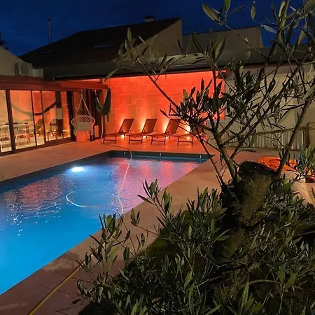 Дом отдыха Maison Spacieuse, Quartier Calme, Piscine Chauffe *