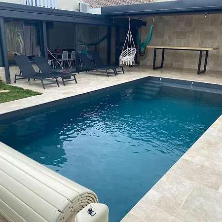 Maison Spacieuse, Quartier Calme, Piscine Chauffe Сенон