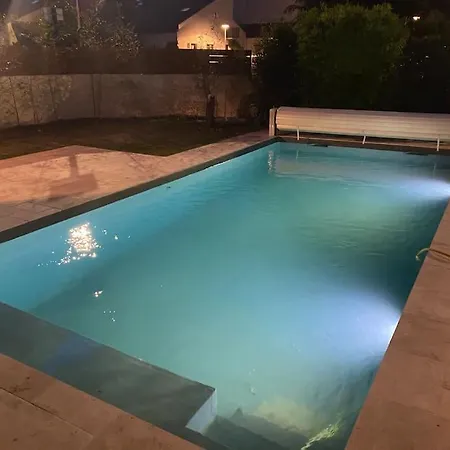Maison Spacieuse, Quartier Calme, Piscine Chauffe *