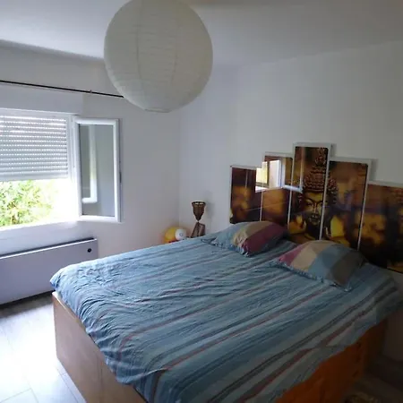 Maison Spacieuse, Quartier Calme, Piscine Chauffe