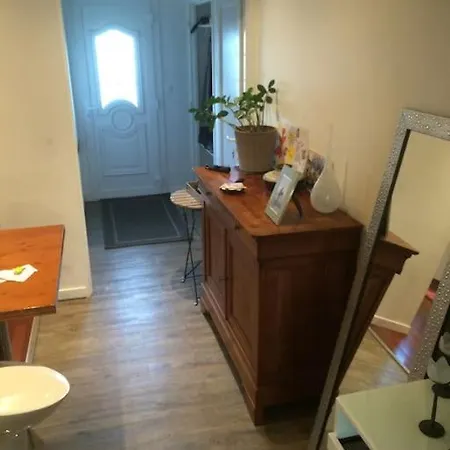 Maison Spacieuse, Quartier Calme, Piscine Chauffe Дом отдыха Сенон