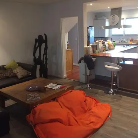 Дом отдыха Maison Spacieuse, Quartier Calme, Piscine Chauffe Сенон