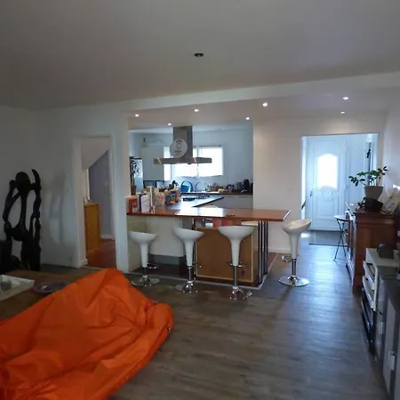 Maison Spacieuse, Quartier Calme, Piscine Chauffe * Сенон