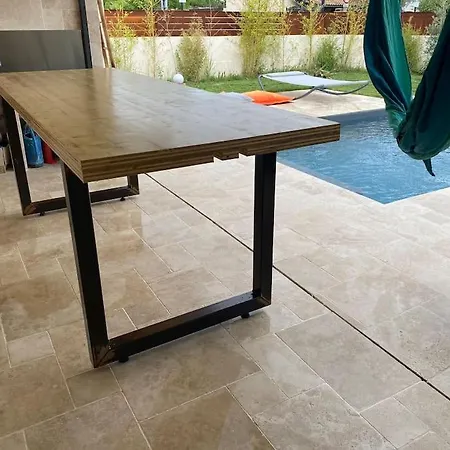 Maison Spacieuse, Quartier Calme, Piscine Chauffe * Сенон