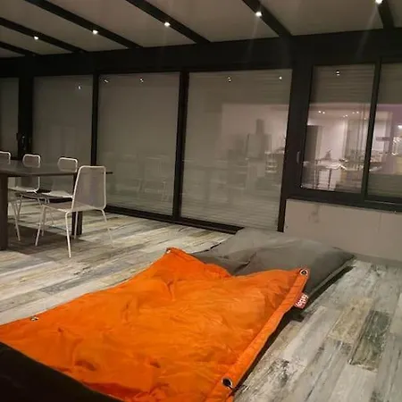 Maison Spacieuse, Quartier Calme, Piscine Chauffe Дом отдыха