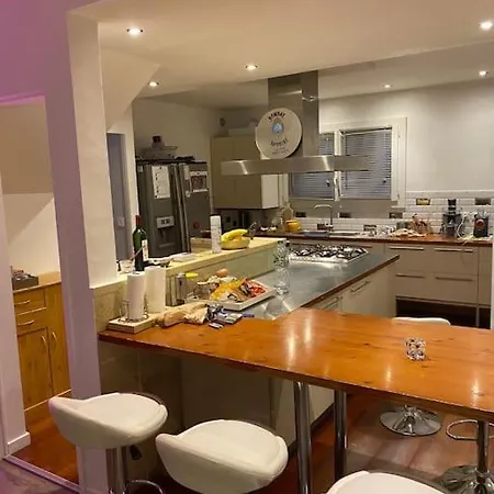 Maison Spacieuse, Quartier Calme, Piscine Chauffe * Сенон