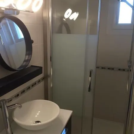 Maison Spacieuse, Quartier Calme, Piscine Chauffe Дом отдыха Сенон