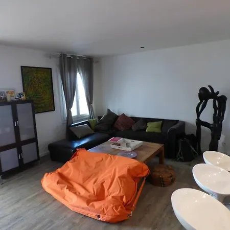 Maison Spacieuse, Quartier Calme, Piscine Chauffe *