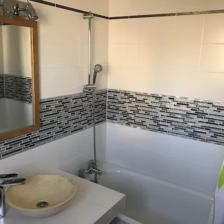 Maison Spacieuse, Quartier Calme, Piscine Chauffe Дом отдыха *