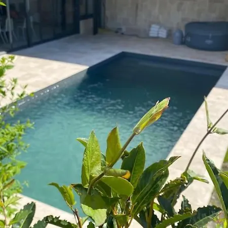 Дом отдыха Maison Spacieuse, Quartier Calme, Piscine Chauffe Сенон